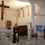 Rozpoczęcie festiwalu przez panią dyrektor Ewę Rosińską.JPG