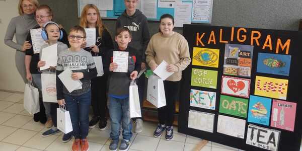 uczestnicy konkursu Kaligram organizowanego w SP 17 w Białymstoku.jpeg