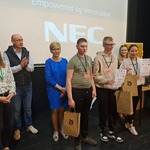 Uczestnicy konkursu z panią wicedyrektor i nauczycielami ZS nr 16.jpg