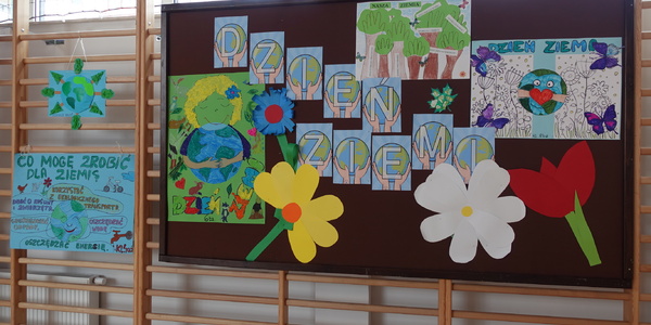 Plakaty przygotowane na akcję przez uczniów poszczególnych klas.JPG